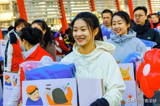 万份爱心礼包新疆困境娃暖冬不缺爱开元棋牌跨越天山送温暖！11(图16)