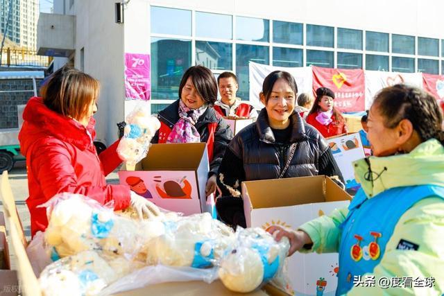 万份爱心礼包新疆困境娃暖冬不缺爱开元棋牌跨越天山送温暖！11(图12)